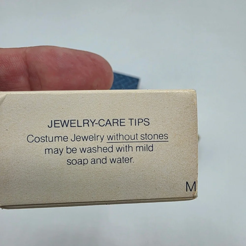Avon Womens Ring French Filigree Silvertone Vintage 1977 Original Box SZ Medium